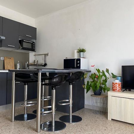 Les Lilas Hyères Extérieur photo